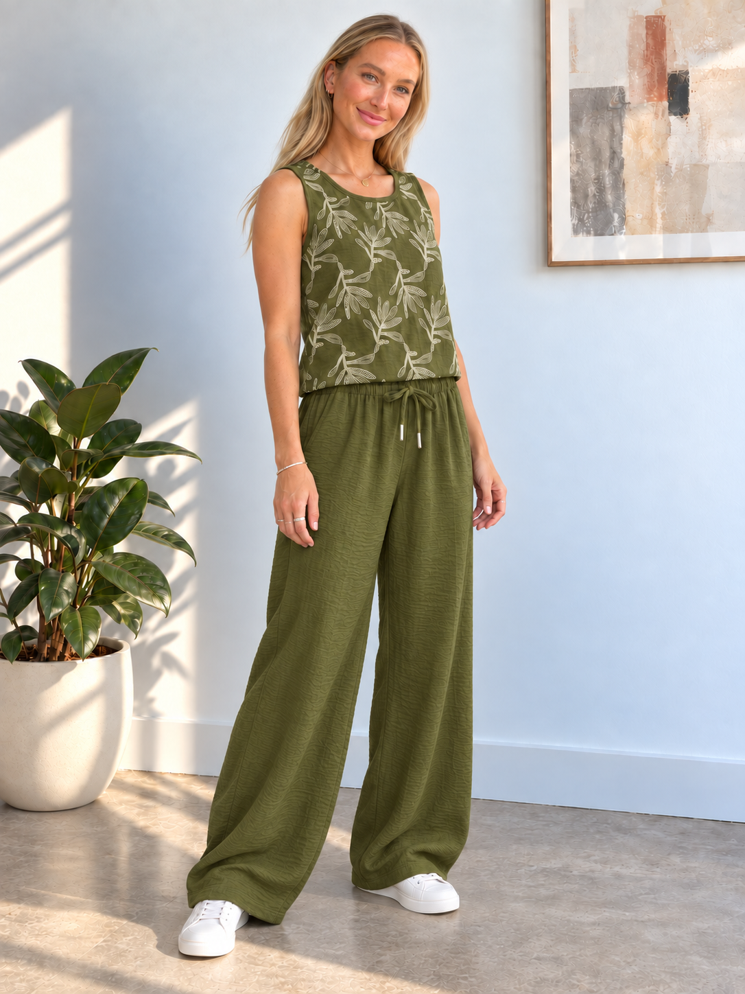 Conjunto Paris - Pantalones%20verde%20oliva%20con%20ca%C3%ADda%20relajada.png