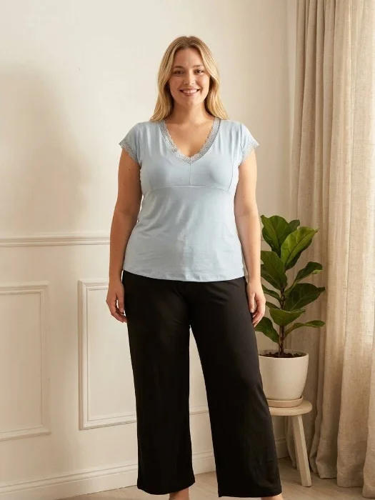 Remera con Tazas y Puntilla