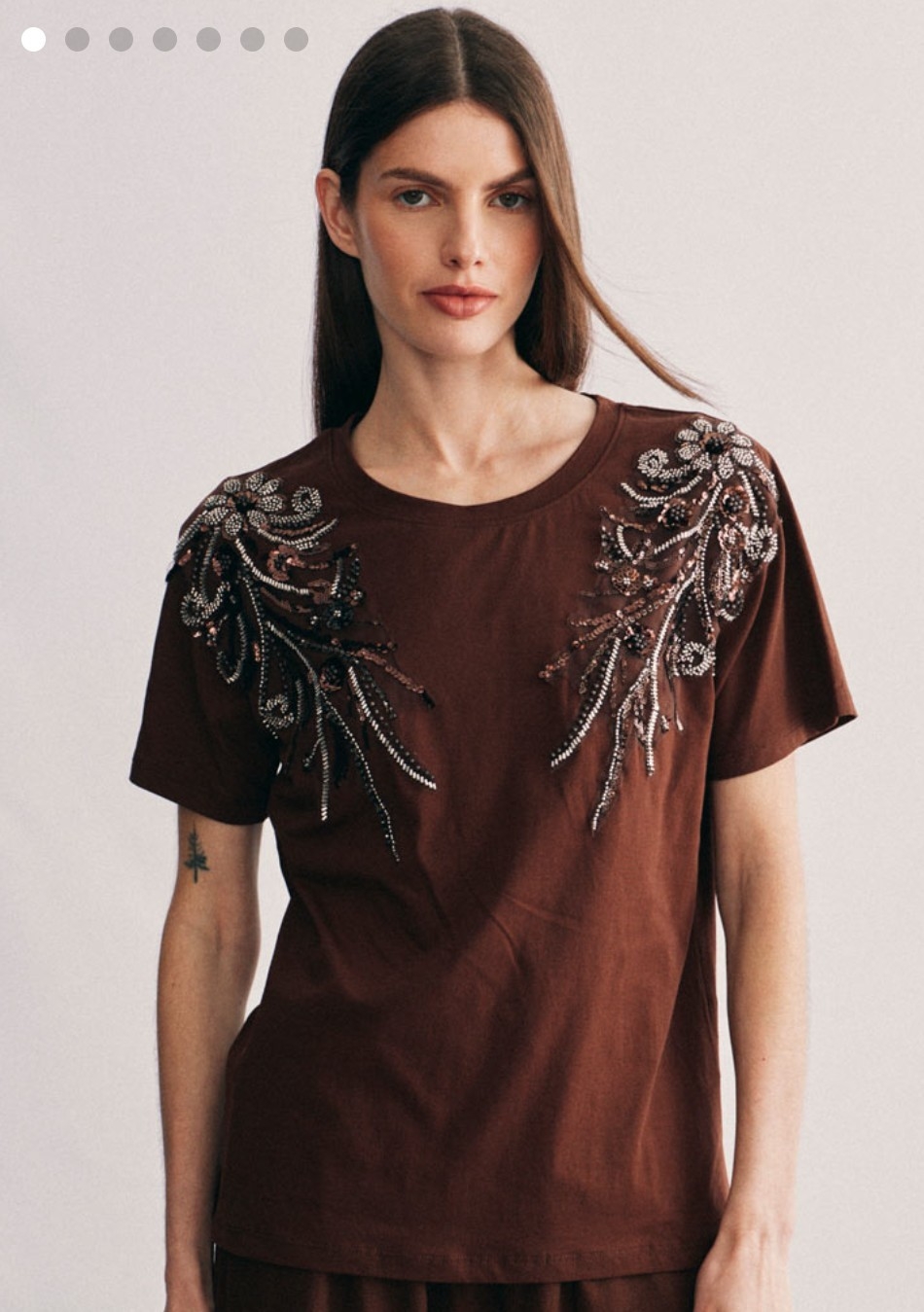 Remera  con Aplique  Bordado en Canutillos - Imagen 3