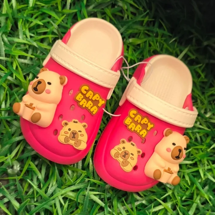 Crocs de Capibara con Pin