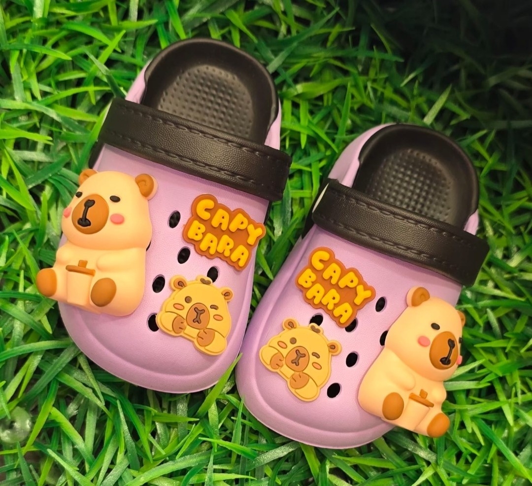 Crocs de Capibara con Pin - Imagen 2