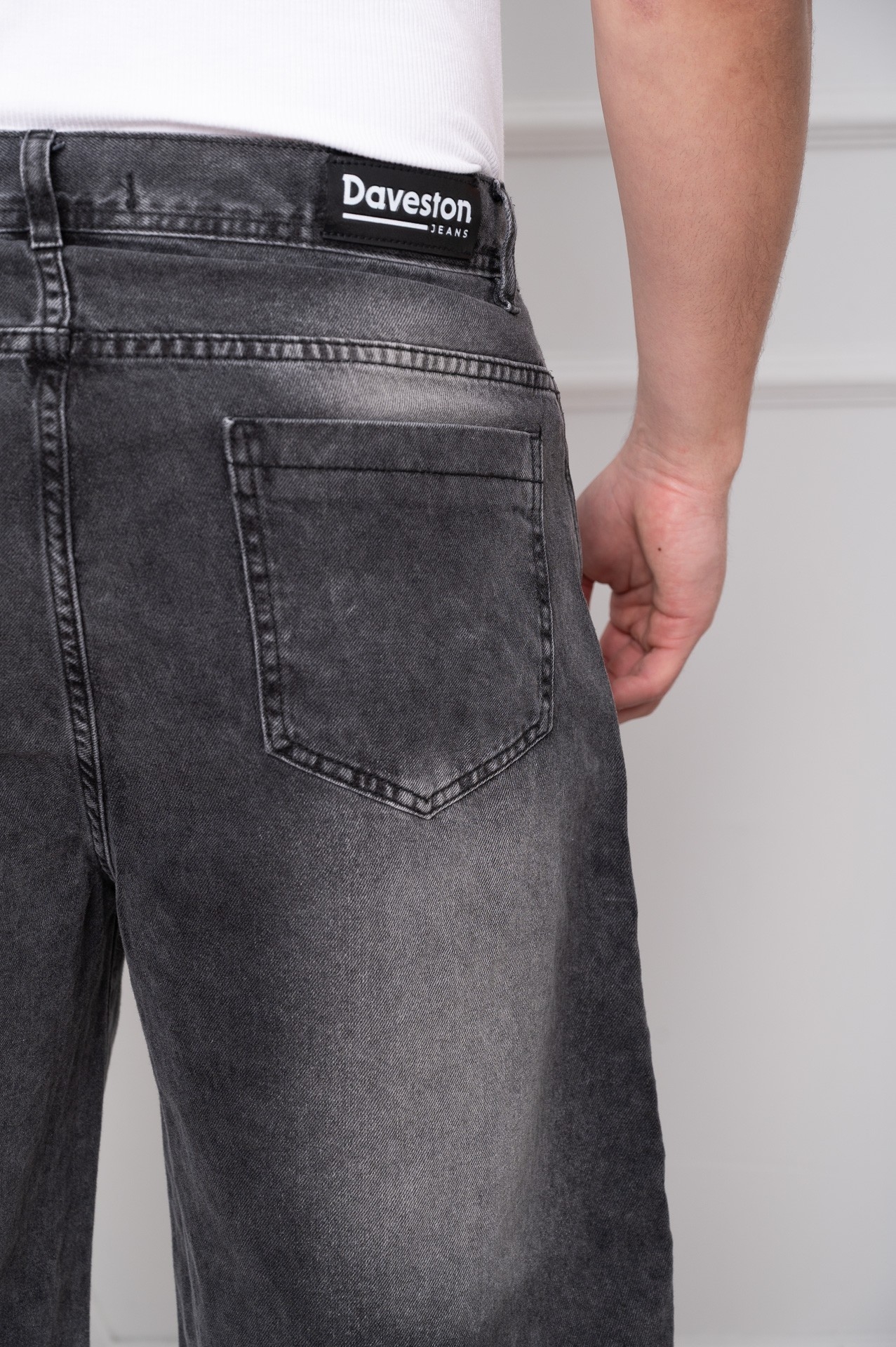 Bermuda Baggy Gris Bordado - Imagen 3