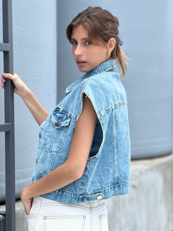 Chaleco Corto Oversize Jean Nevado - CHALECO%20CORTO%20AZUL%20NEVADO%202.jpeg