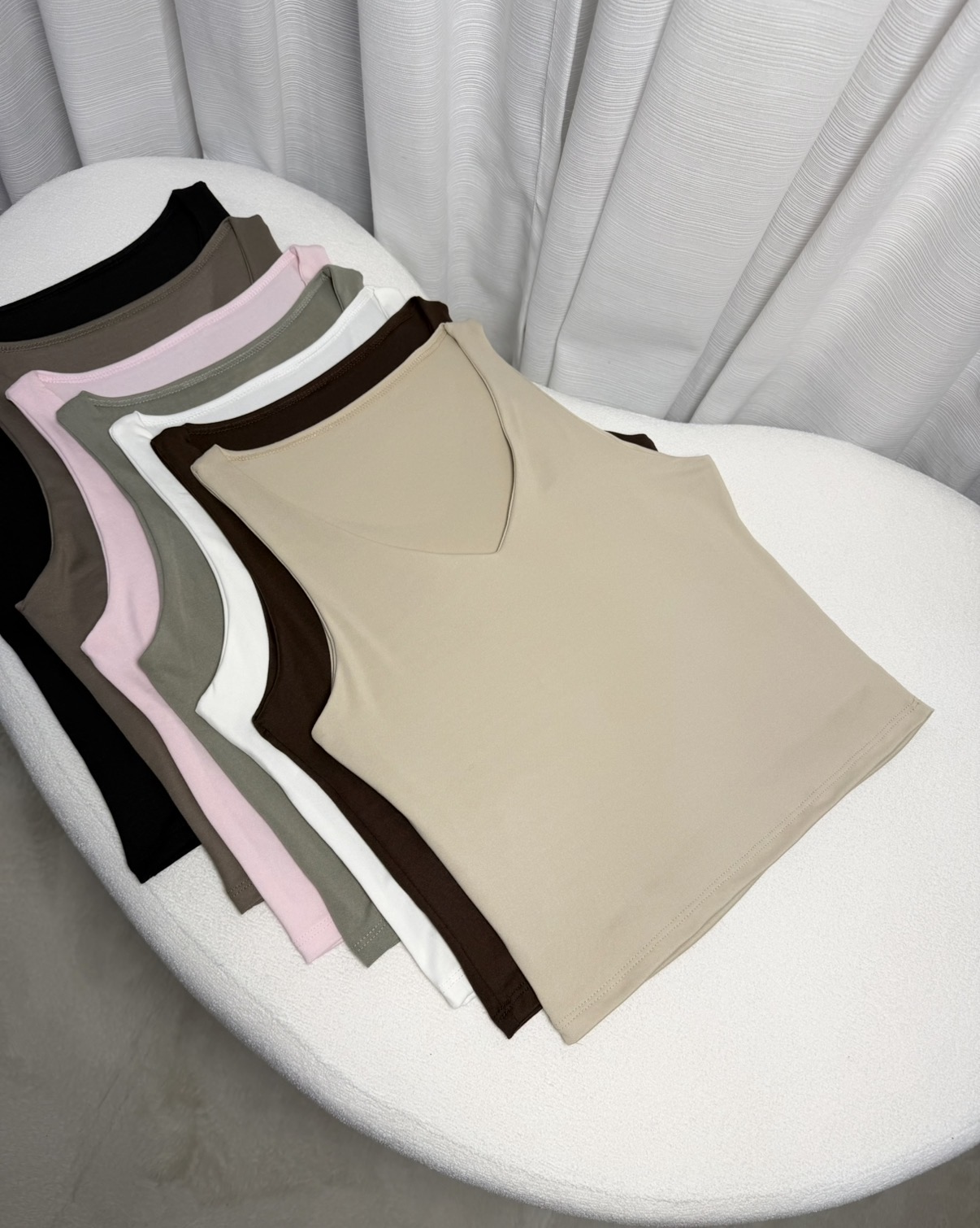 Musculosa Escote V Doble Tela Delantera - IMG_8987.jpeg