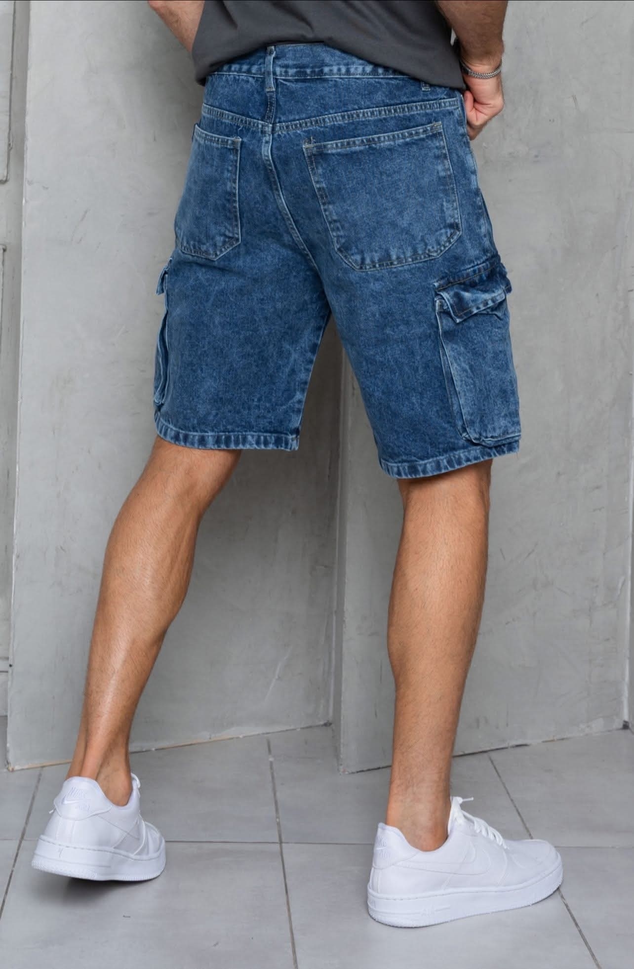 Bermudas Jeans Mom Cargo con Fuelle Azul Nevado - Imagen 4