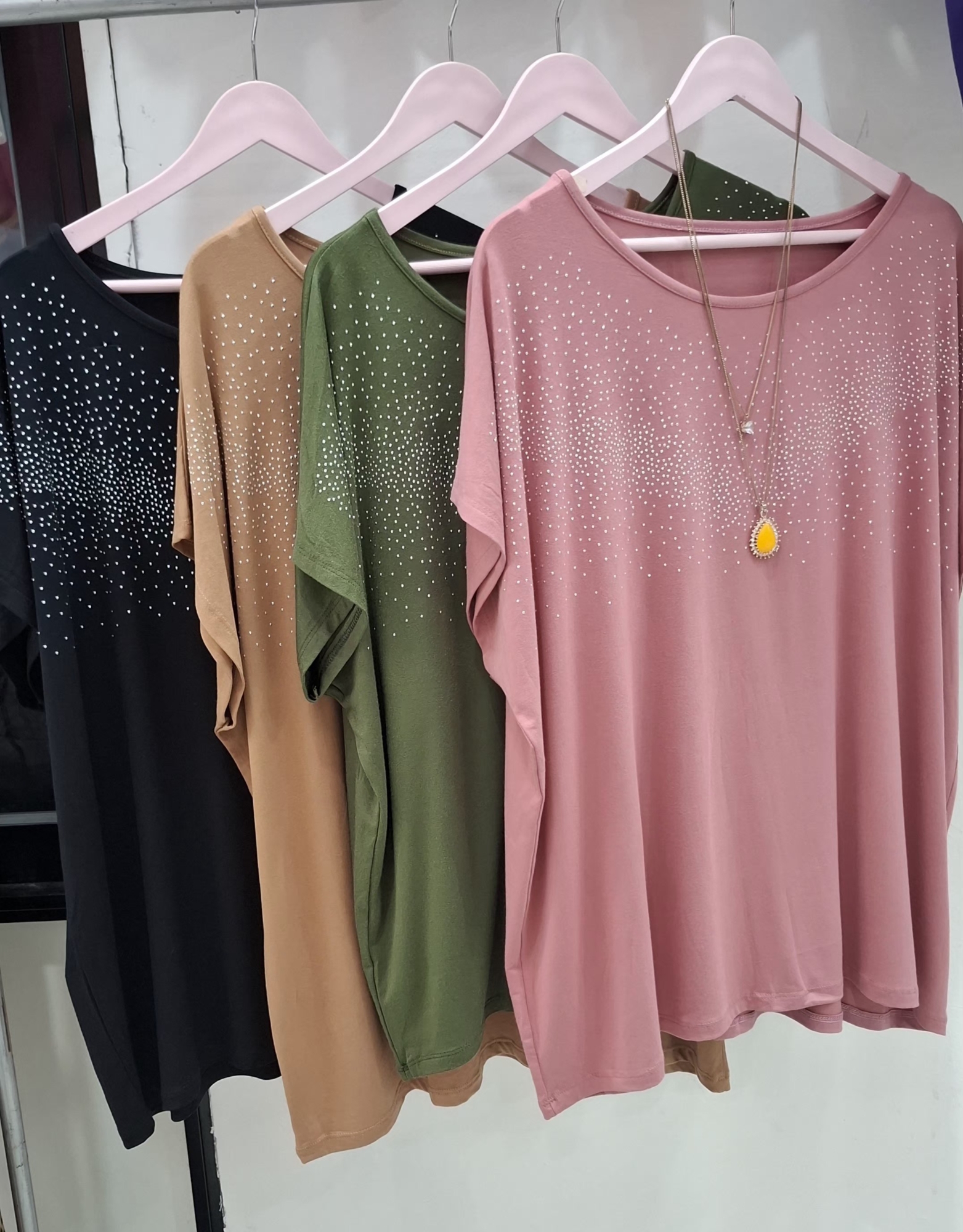Remera Cuello Redondo con Stras - Imagen 2