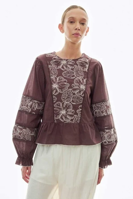 Blusa  con Bordados