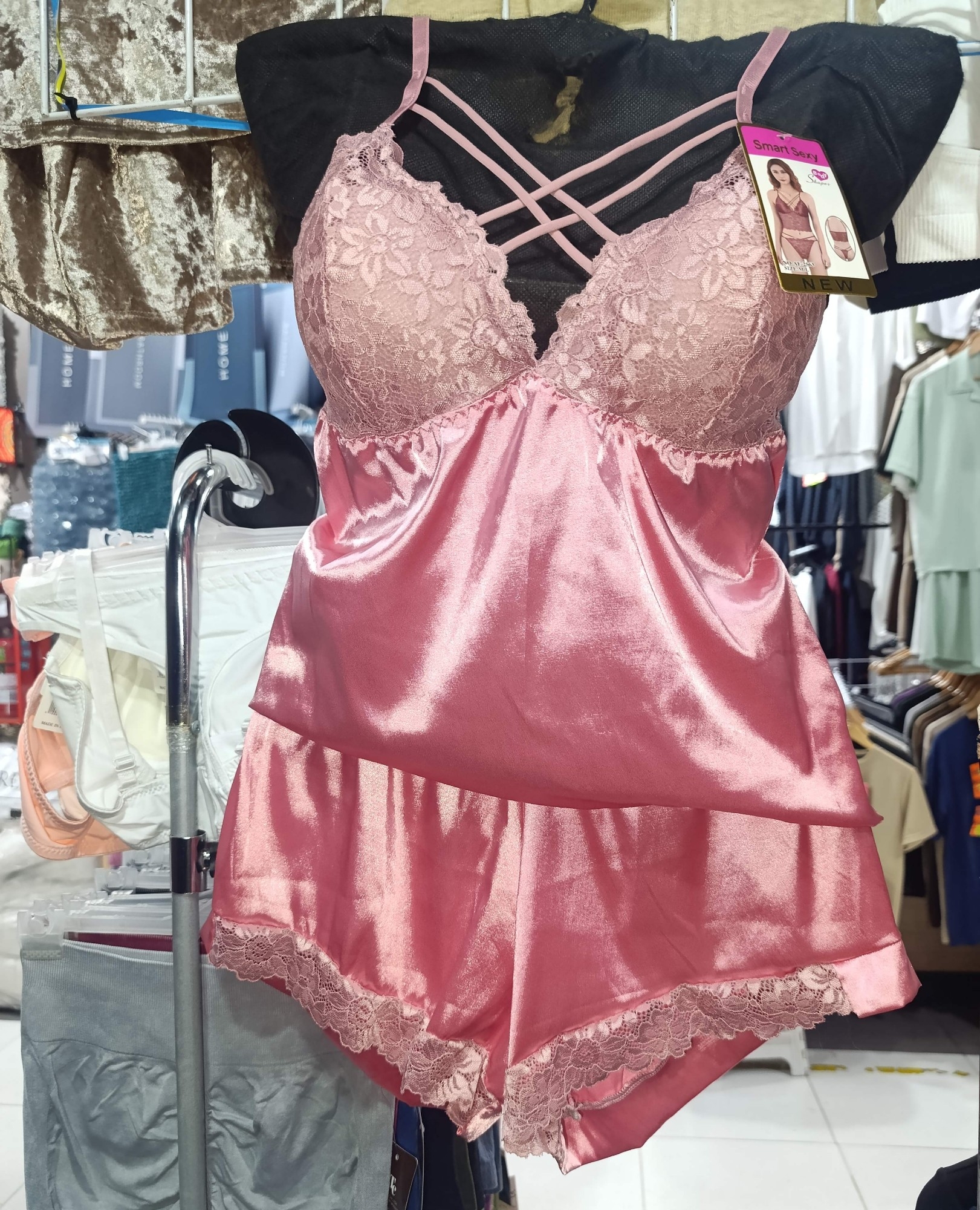 Pijama Satén Viene con Less - Imagen 2