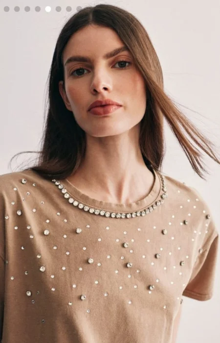 Remera de Algodón. con Pedrería