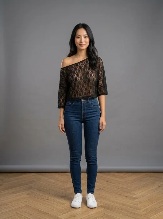 Remera Asimetrica de Encaje