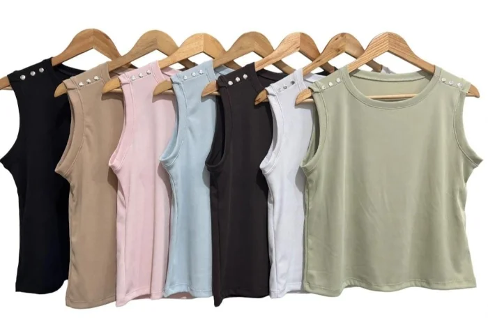 Musculosa con Tachas