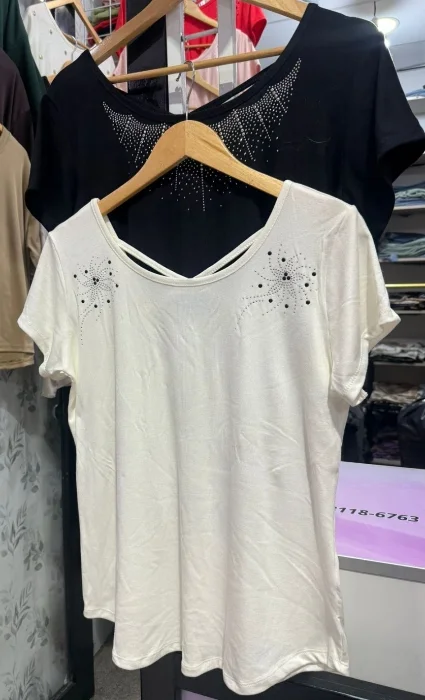 Remera con Aplique