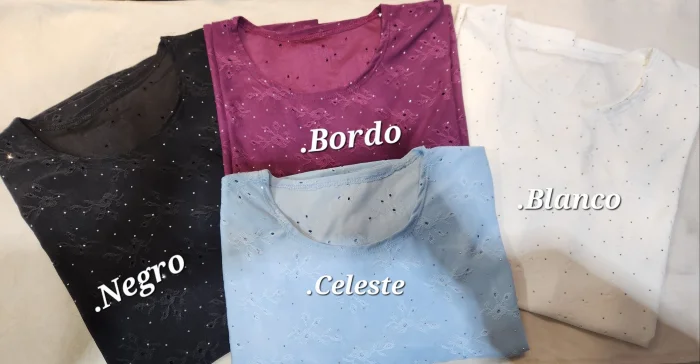 Remera con Strass