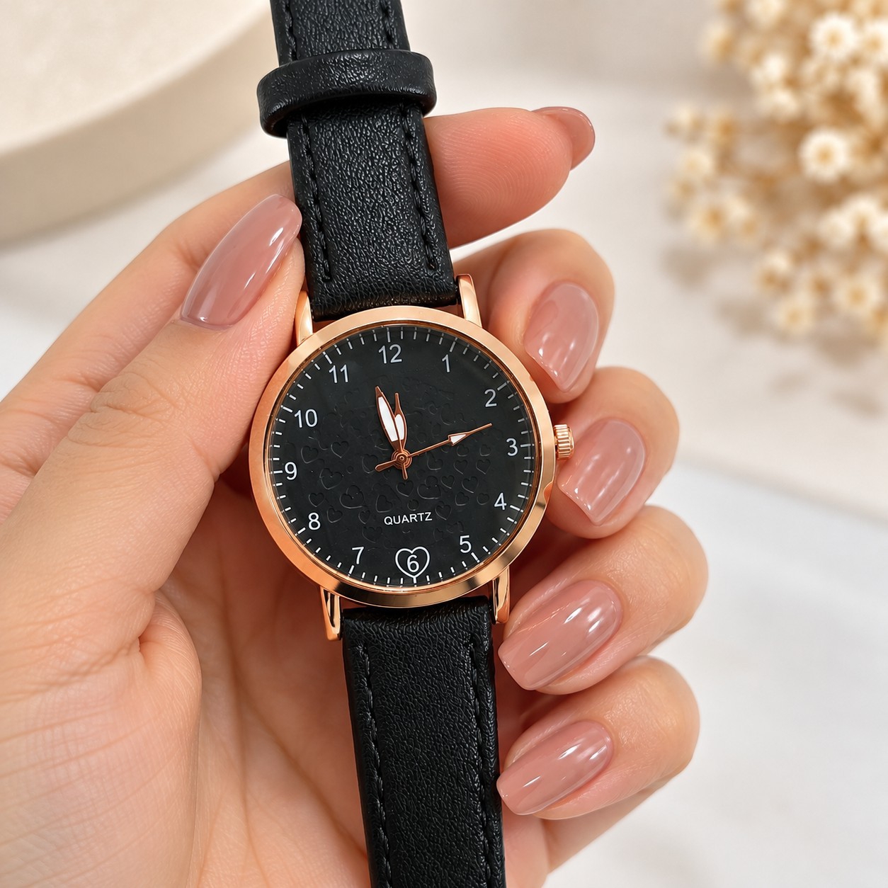 Reloj de Dama Redondo con Bordes Dorados - Imagen 2