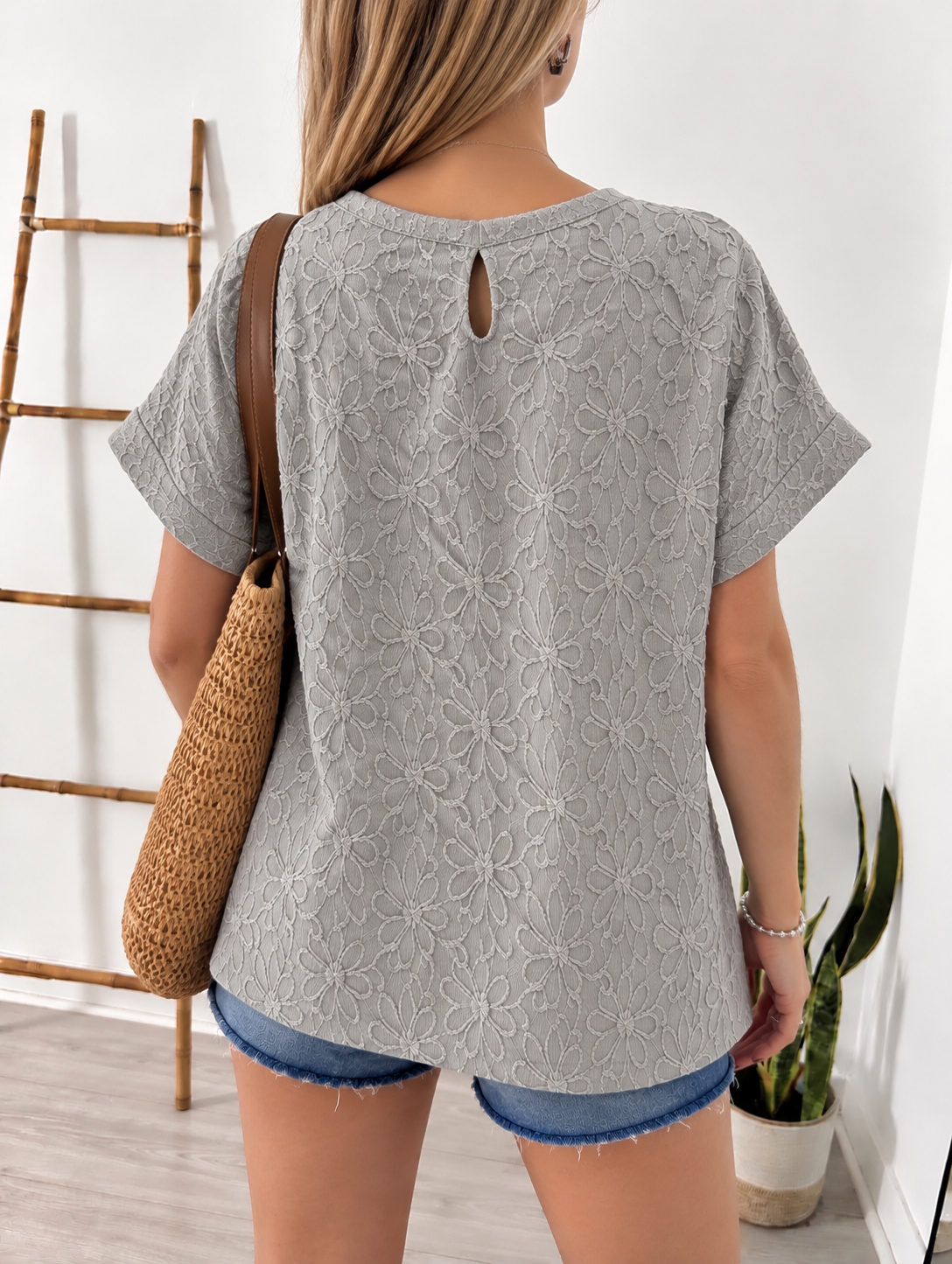 Remera de Broderie - 57F26CE0-0A6B-4505-BB7C-04AB9741B1C3.png
