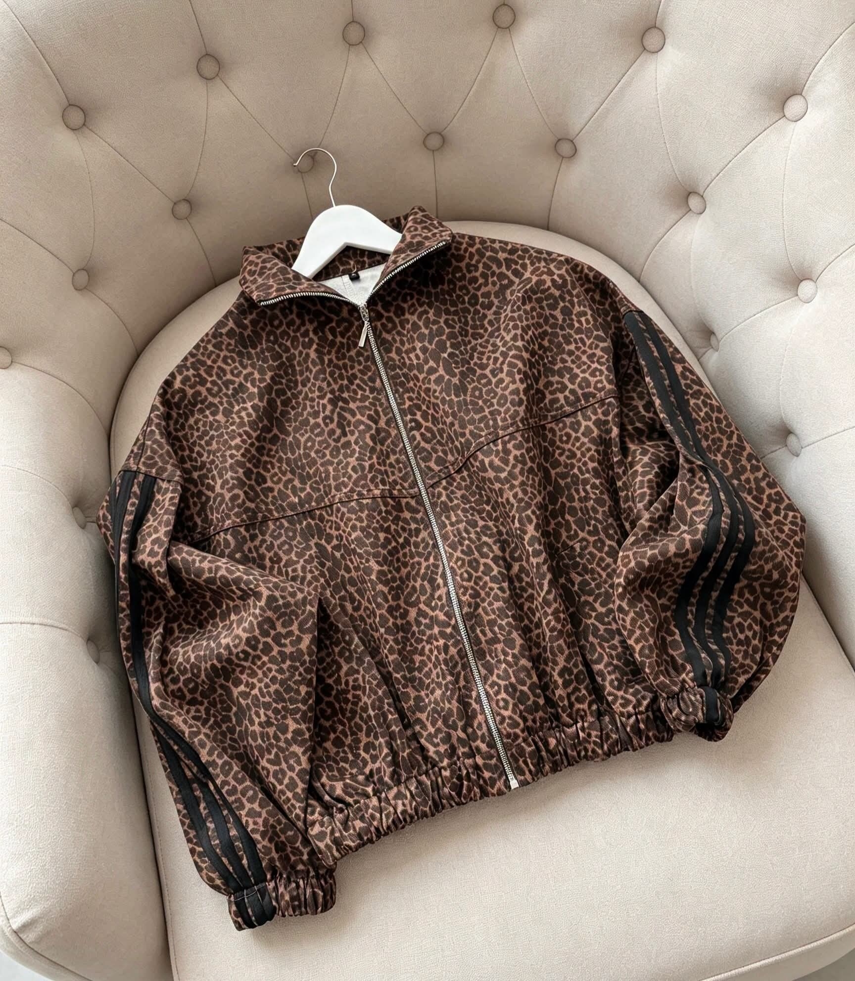 Campera Tres Lineas Animal Print - Imagen 2