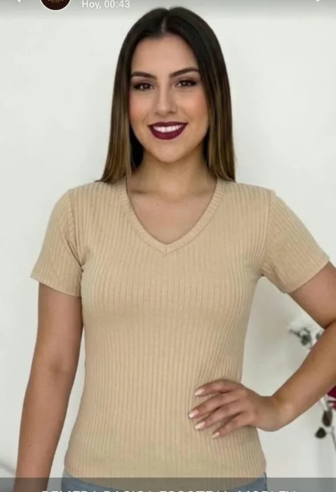 Remera Básica Escote V