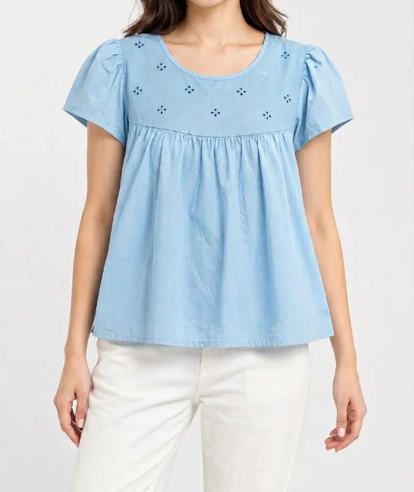 Remera de Broderie