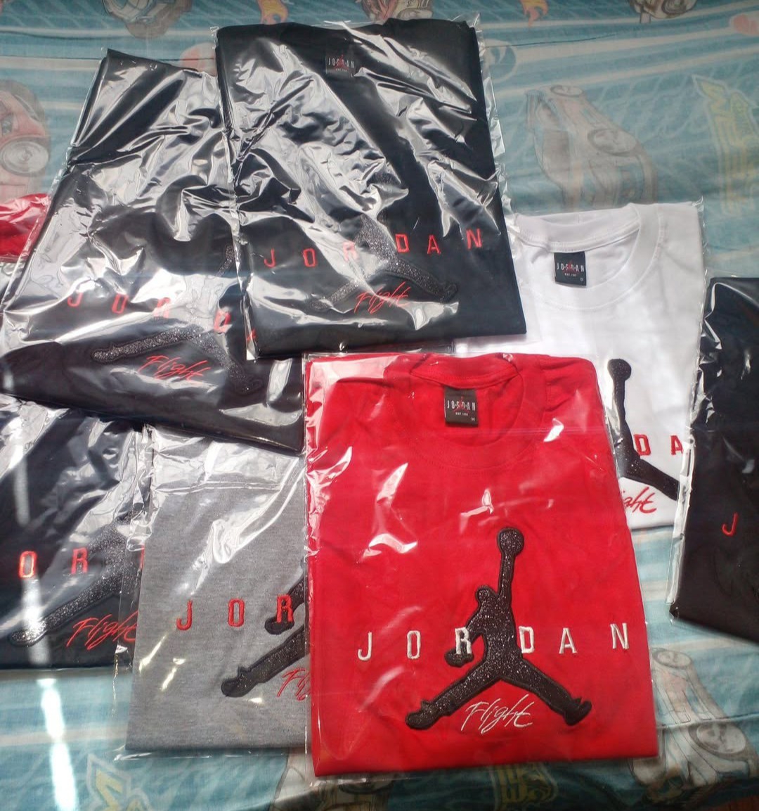 Remera Jordan con Estampado Plastisol - Imagen 3