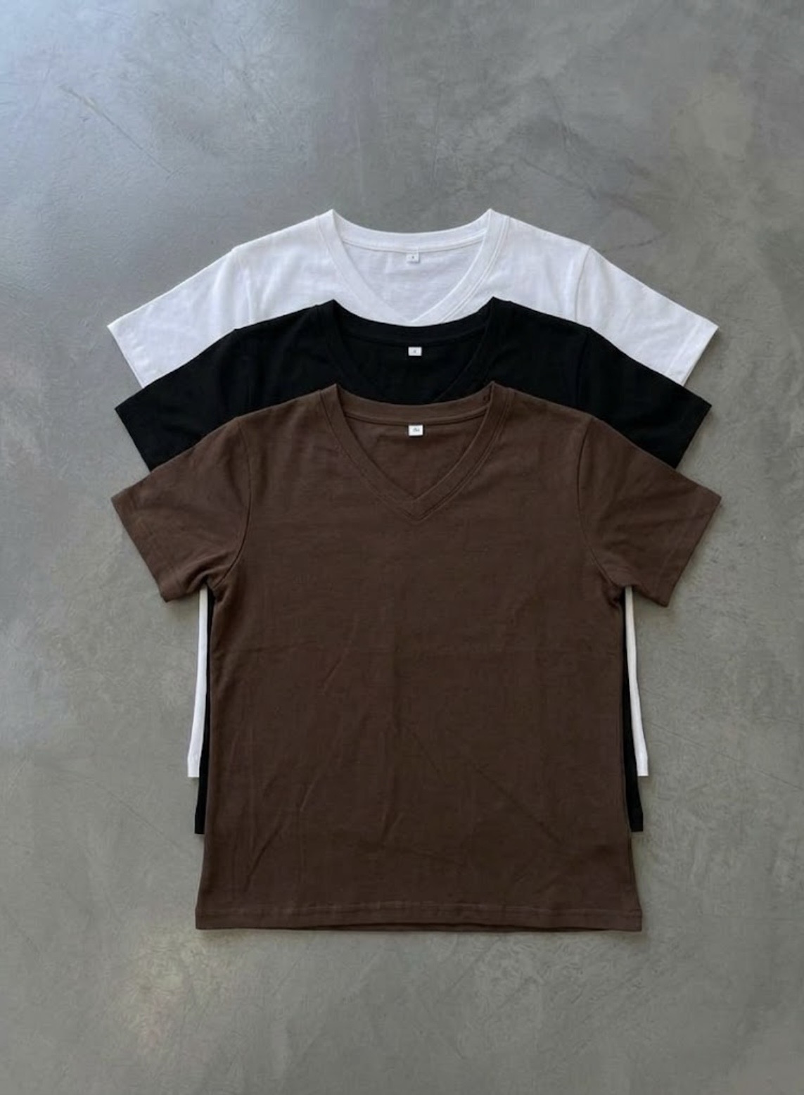 Remera Cuello V Algodón - IMG_4327.jpeg