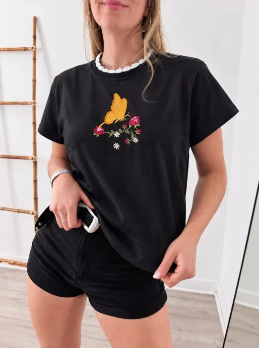 Remera Mariposa Cuello Tejido