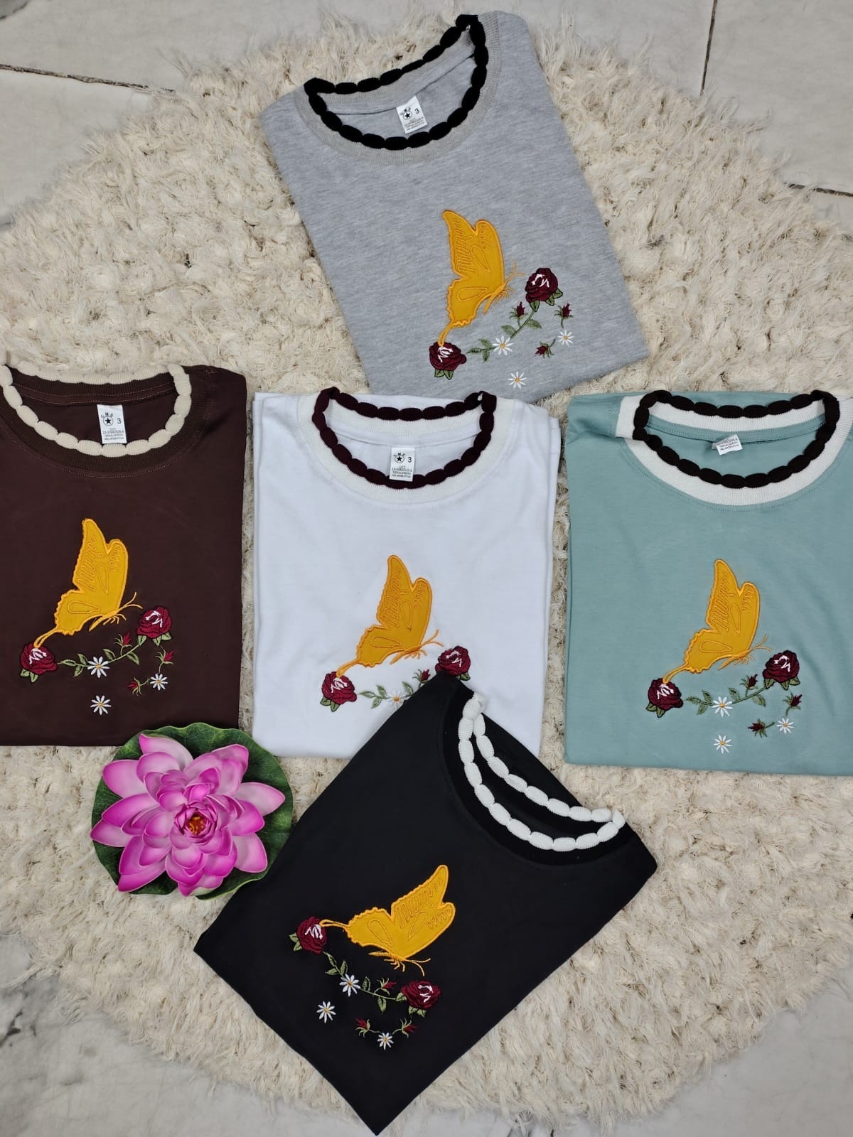Remera Mariposa Cuello Tejido - Imagen 2