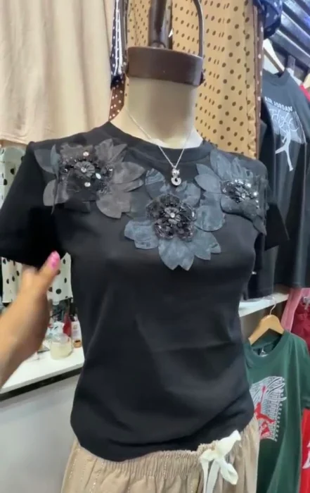 Remera Detalle Flor