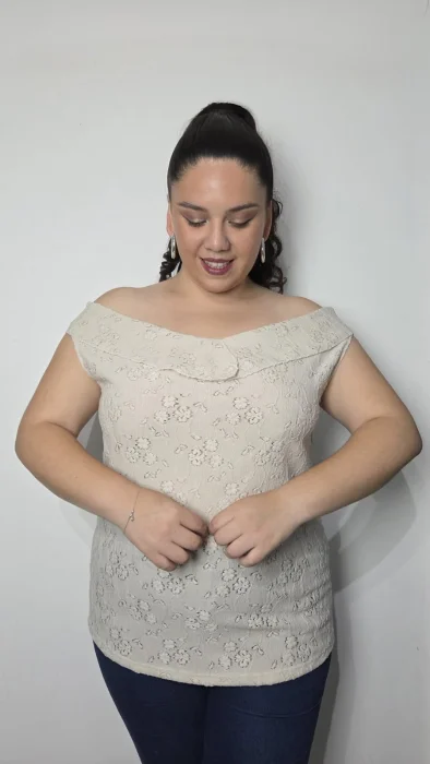  Remera  Cuello Volado