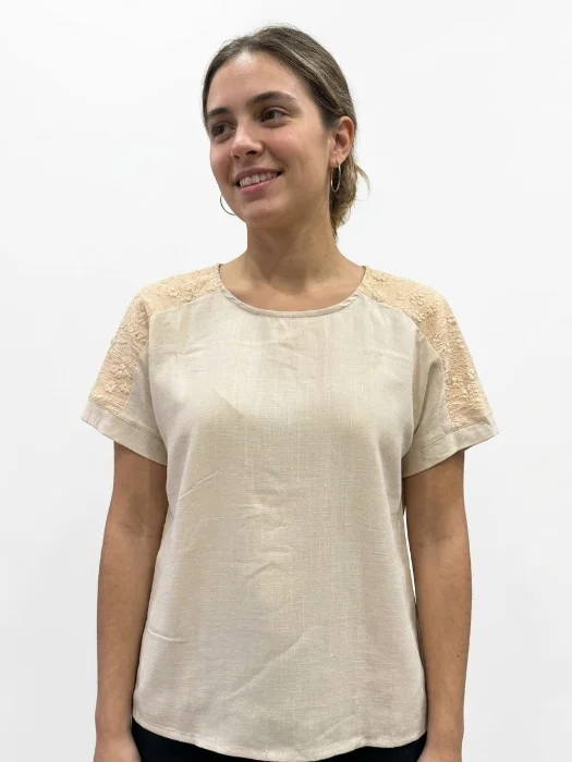 Remera de Lino con Encaje