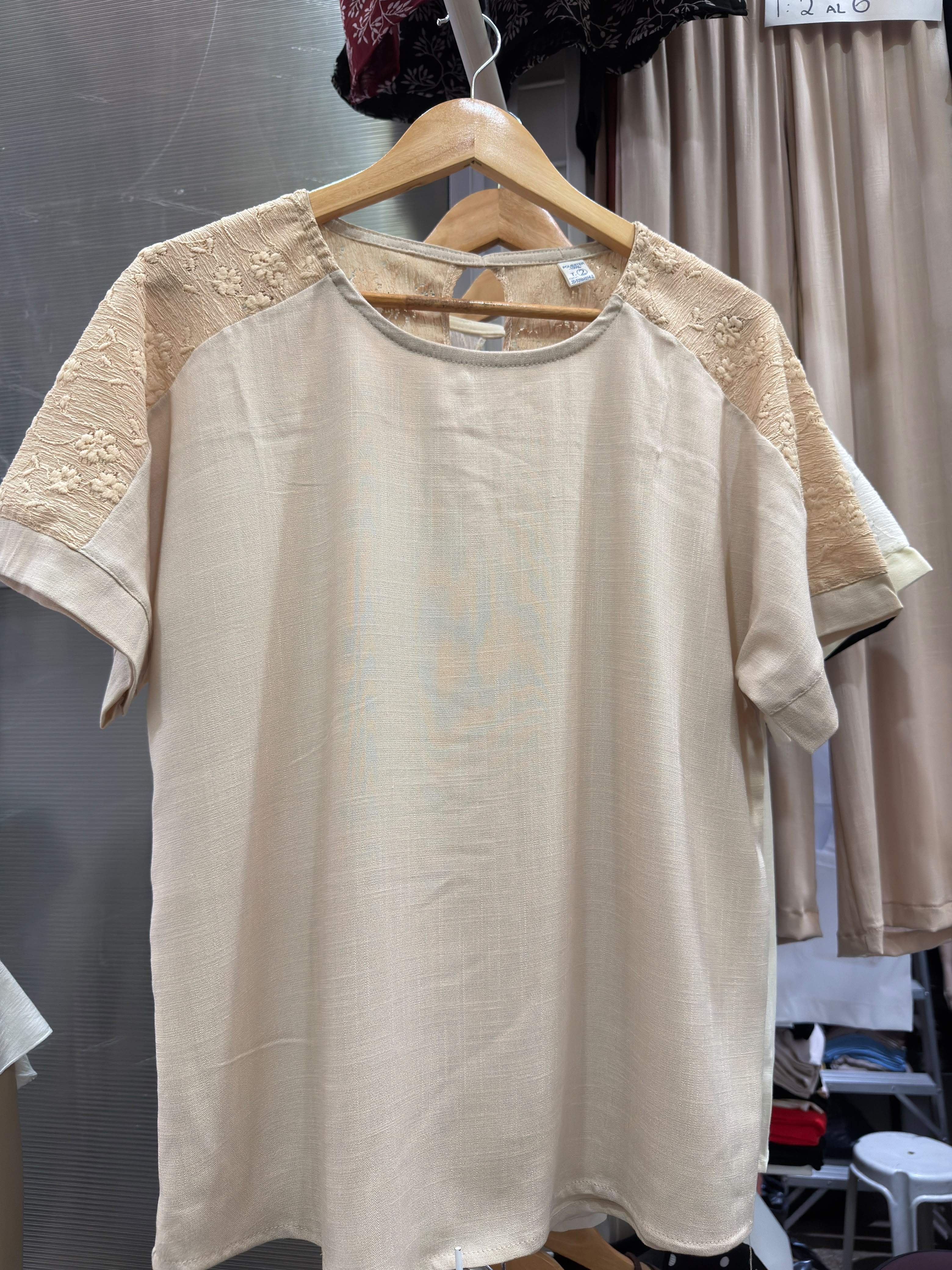 Remera de Lino con Encaje - c06a65b9-d000-4471-9659-cb0054194a75.jpeg