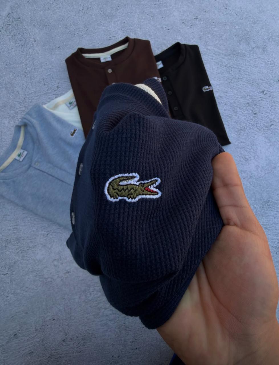 Remera con Botones Lacos Wafle Premium Bordado - Imagen 5