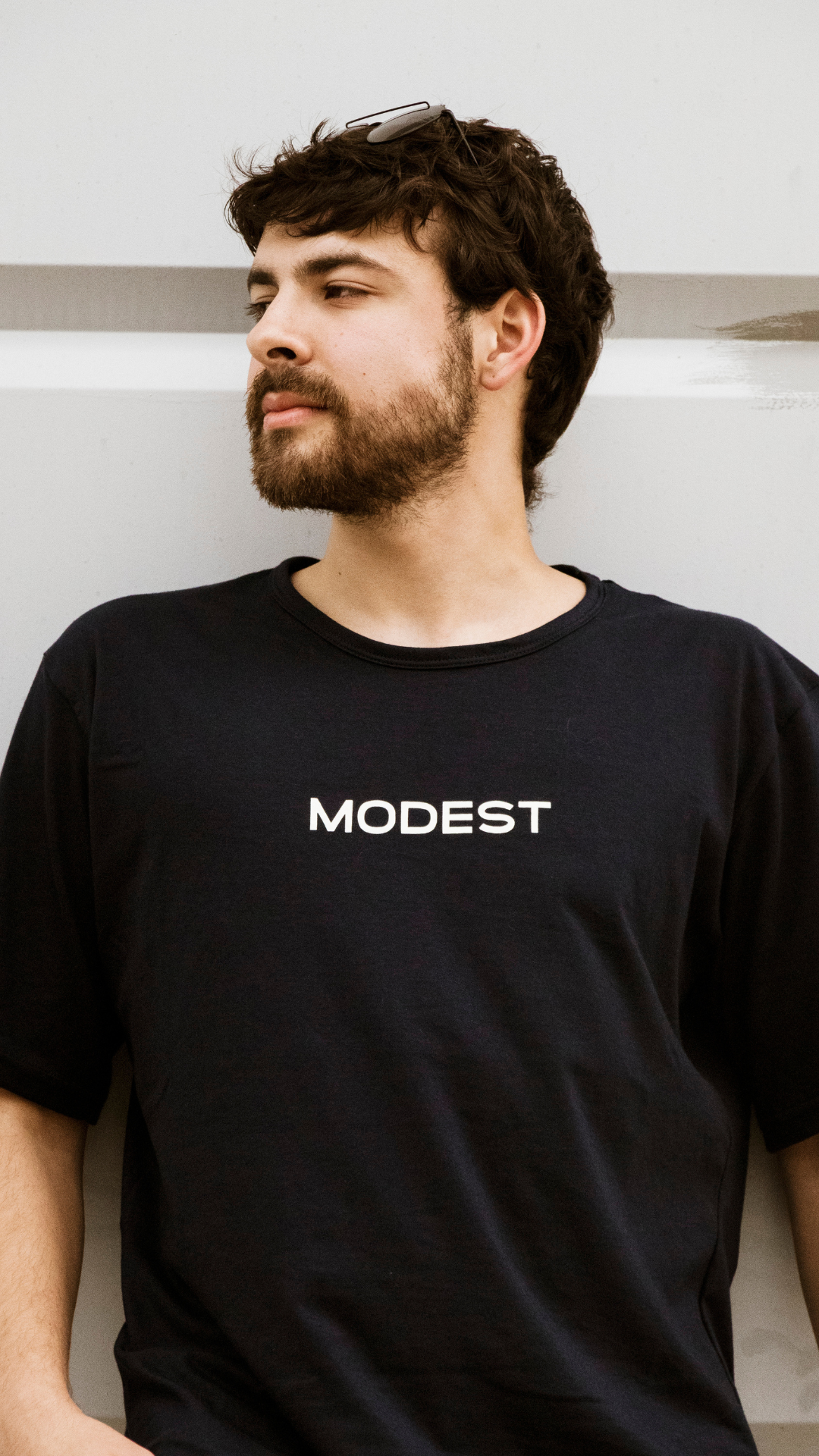 Remera Oversize Negro Hombre Modest Jersey - r103_a.png