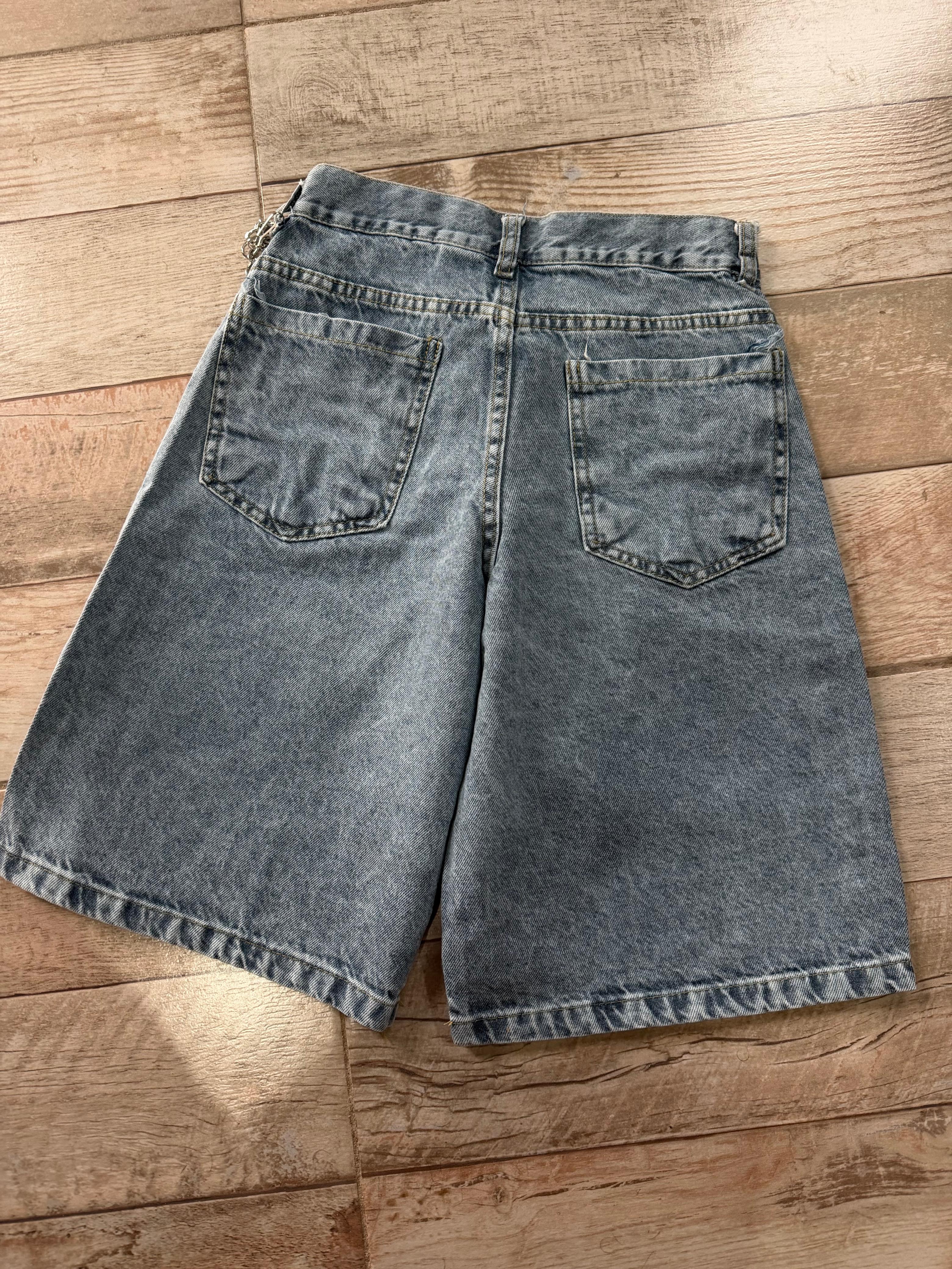 Jeans Baggy Bermuda C/cadena - 2535c424-bae3-4666-a6de-a0c971c1f23b.jpeg