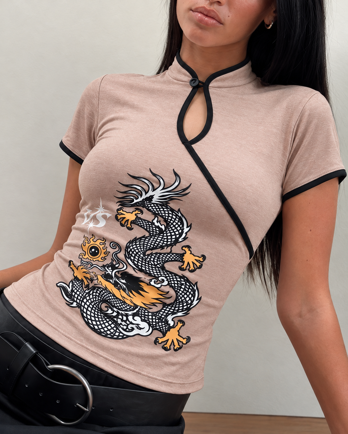 Remera Qipao Tokyo - Imagen%20de%20ChatGPT%2013%20oct%202026%2C%2011_53_34%20a.m.png