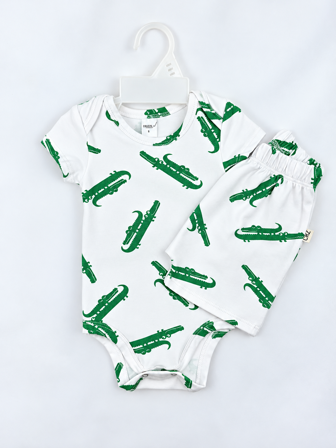 100192 - Conj. Happy Jungle - Conjunto%20de%20beb%C3%A9%20con%20cocodrilos%20verdes.png