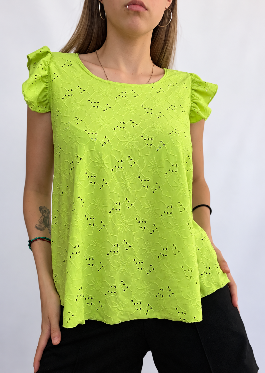 Blusa de Broderie - EDD875FD-0D09-4198-91F4-7F840F00E6E2.png