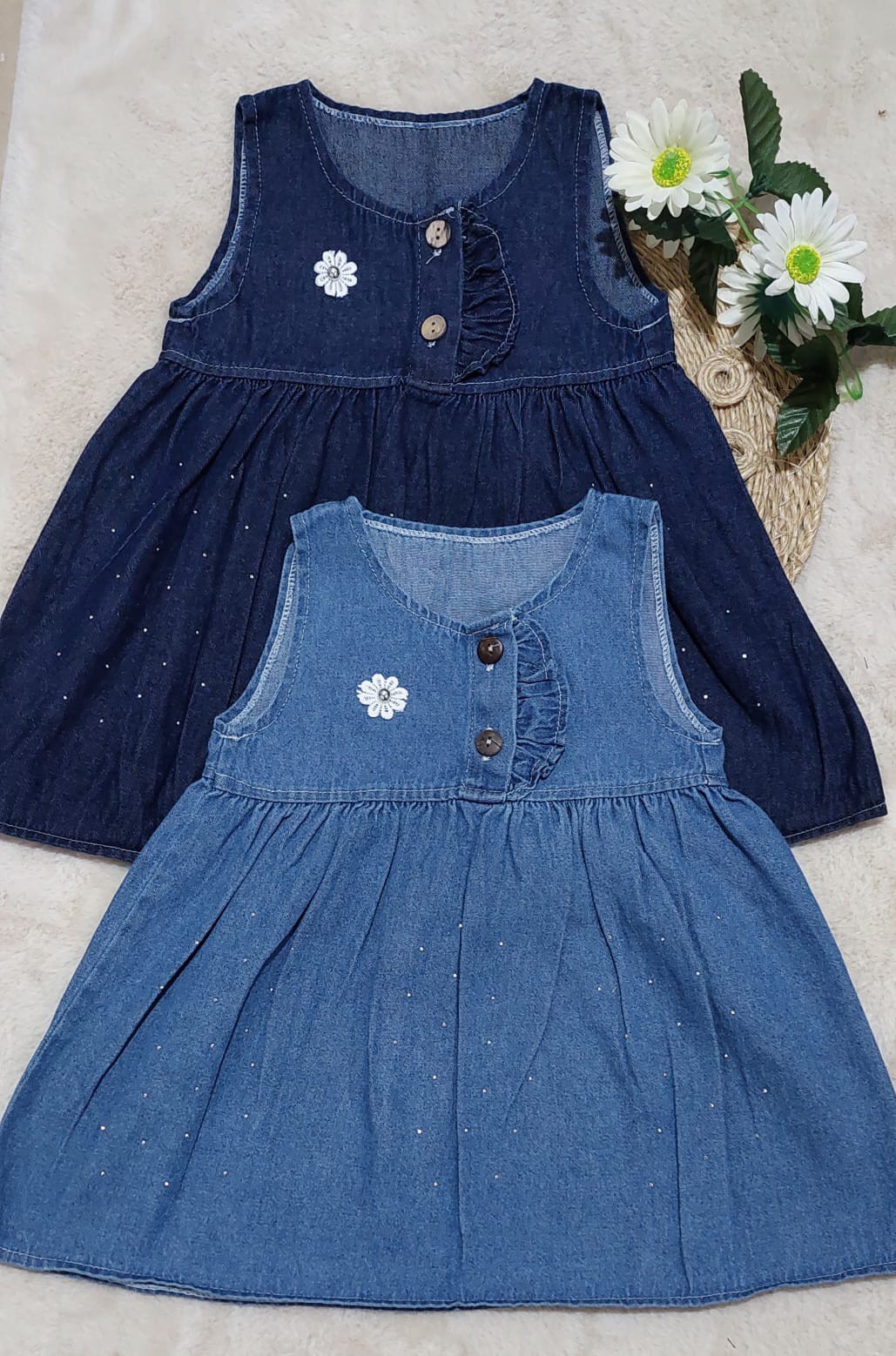 Vestido con Flores Blancas - Imagen 2