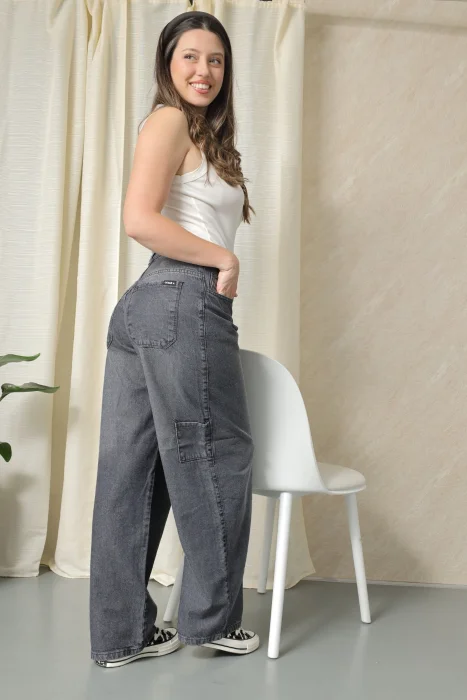 Baggy Gris Dark con Bolsillo Delantero