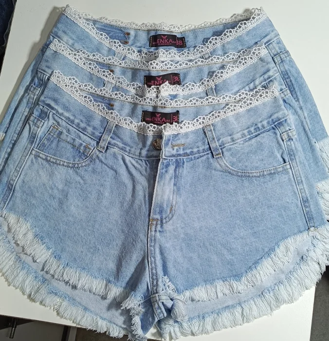 Shorts Deflecado con Puntilla