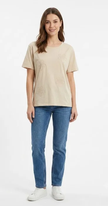 Remera con Flor Bordada Importada