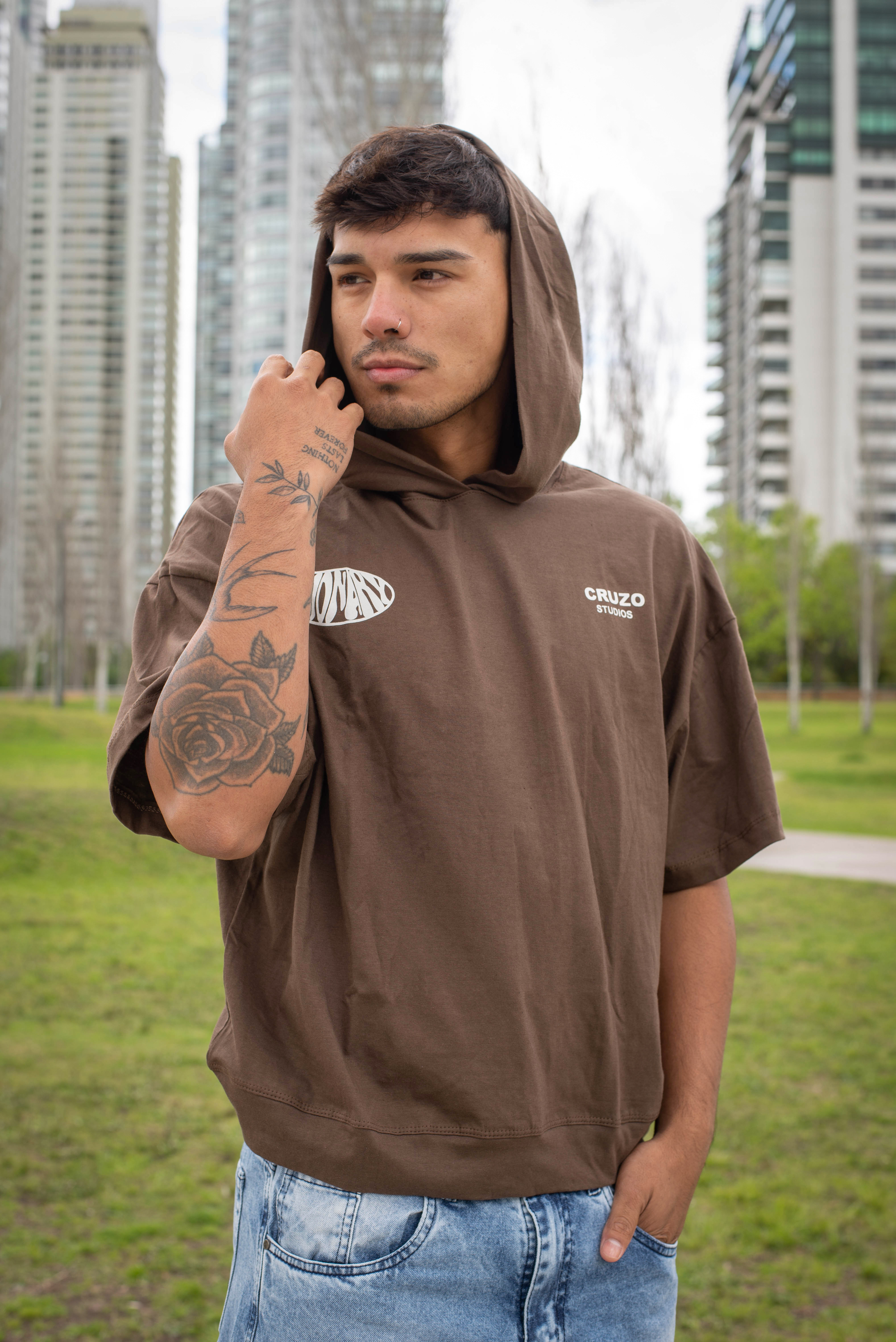 Remeras Capucha Boxy - mas de 3 Colores - CZO76.jpg