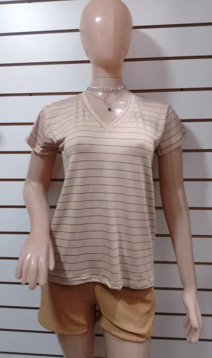 Remera Rayado en Cuello V
