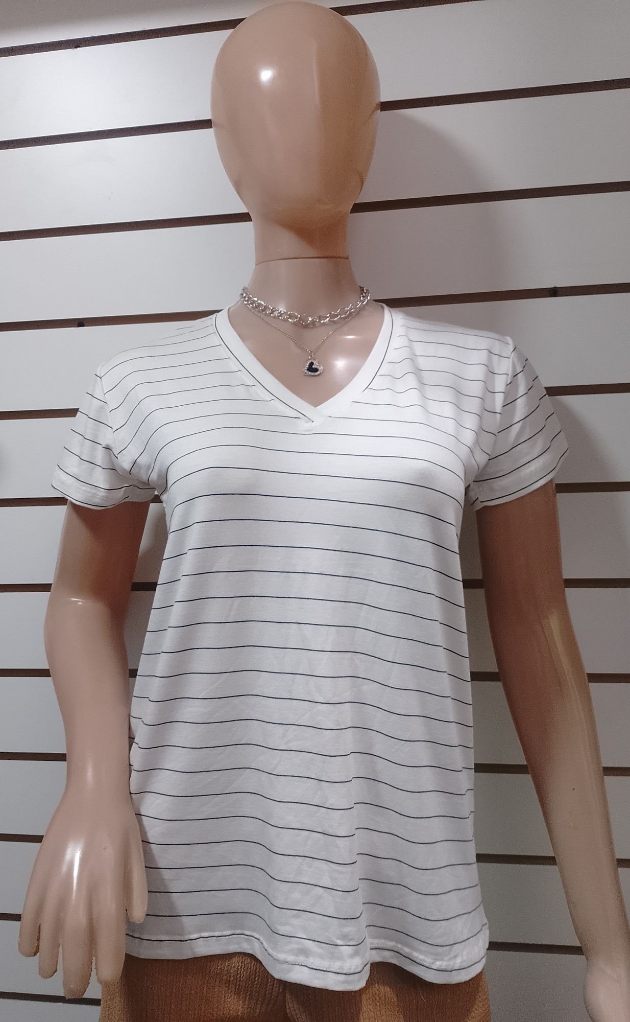 Remera Rayado en Cuello V - Imagen 2