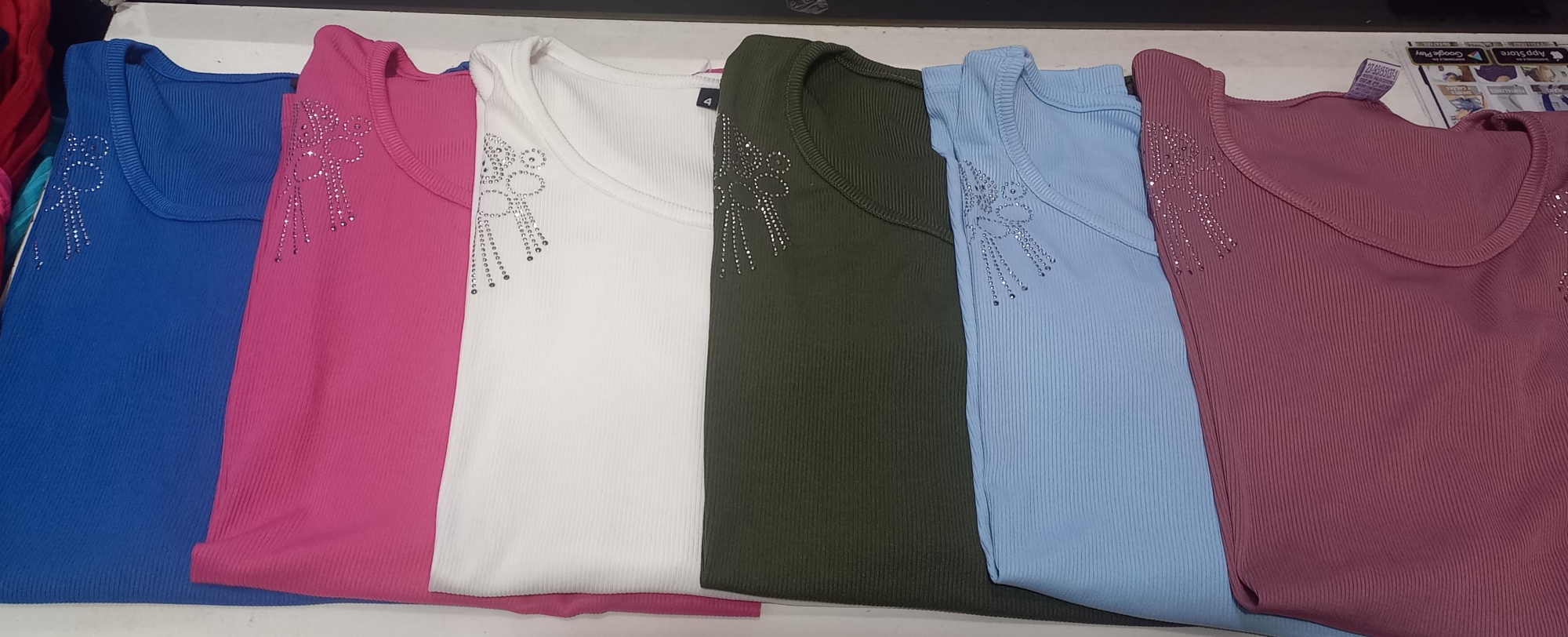 Remera de Morley con Hombros Descubiertos y Brillo - Imagen 3
