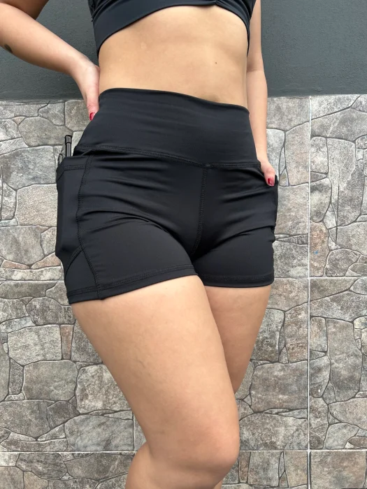 Short Liso con Bolsillo