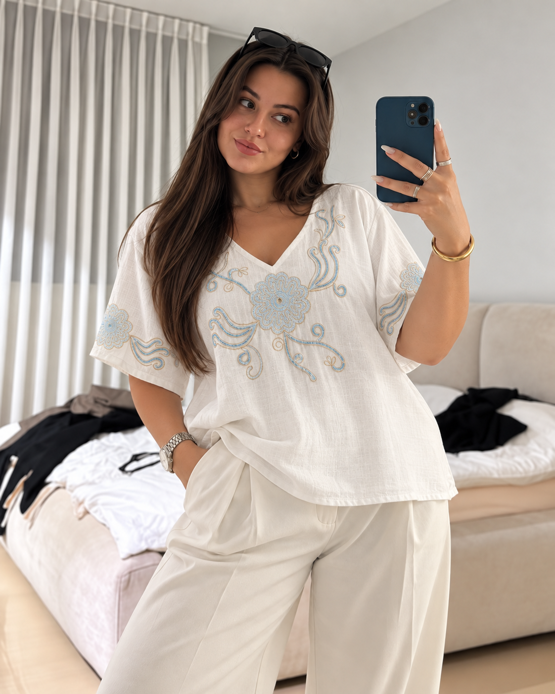 Remera Eliana - Selfie%20elegante%20en%20dormitorio%20luminoso.png