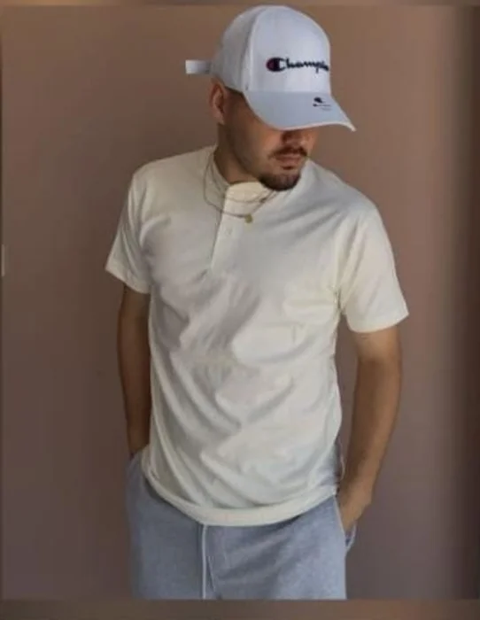 Remera con Boton