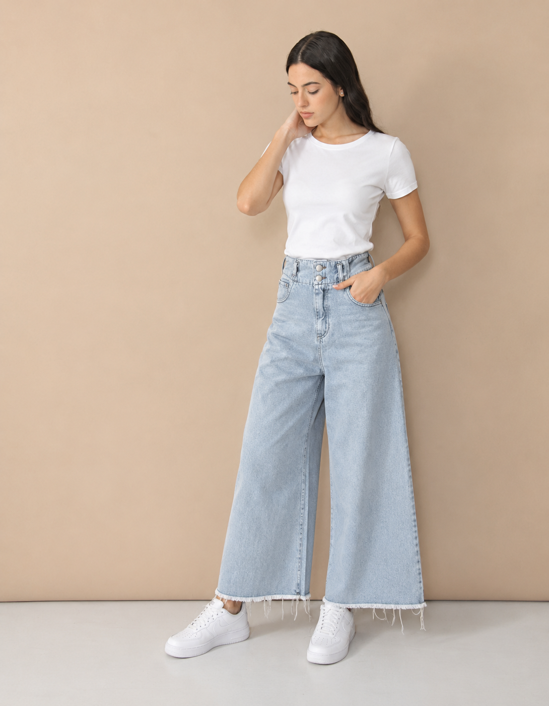 Pantalón Jean Gina Ancho Tiro Alto - Retrato%20minimalista%20en%20denim%20claro.png