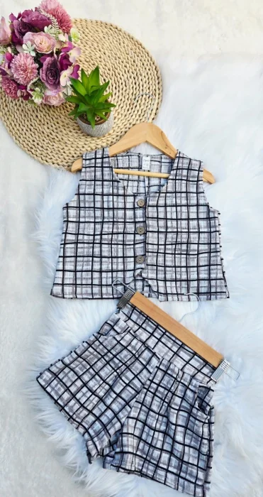 Conjunto de Hawai Cuadrille. Chaleco y Short con Pinza  y Elastico .