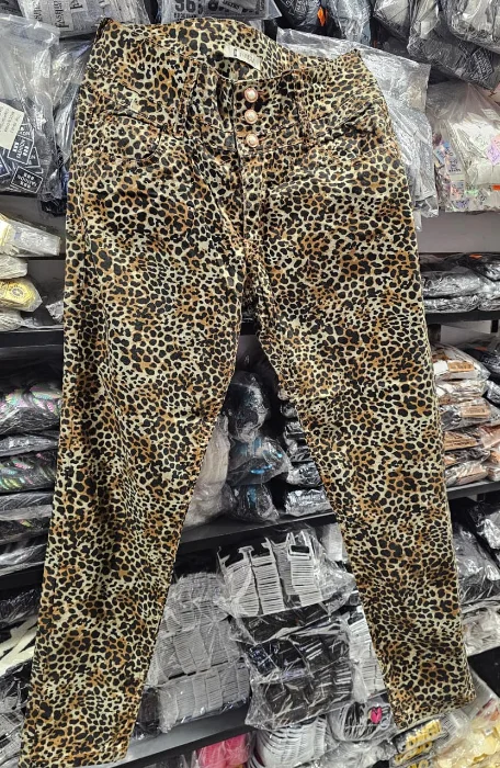 Oferta Pantalon de Gabardina Animal Print Talles Grandes